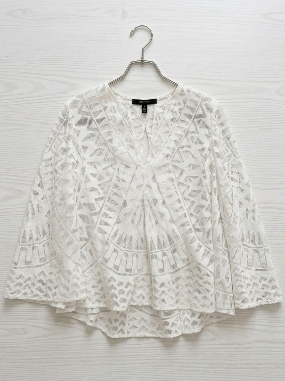 BCBGMaxAzria White Geometric Lace V-Neck Tunic